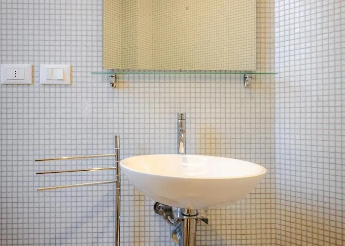 Oberdan Terrace * بولونيا